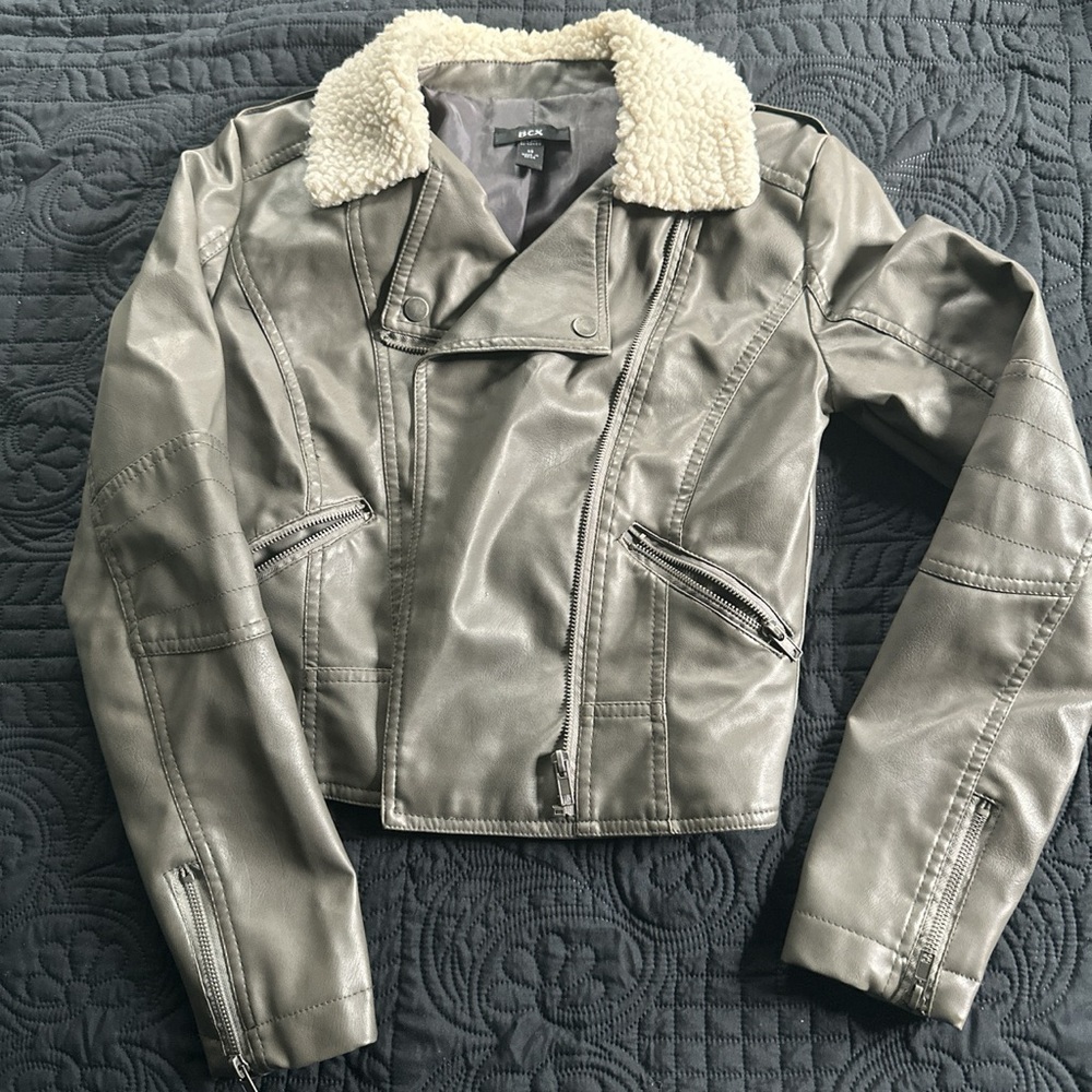 Grey fax leather cropped biker jacket with faux shearling collar. Size XS.